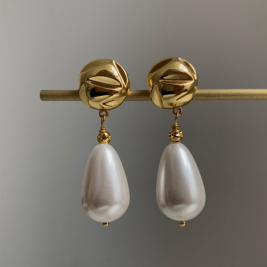 Gentle Pearl Pendant Earrings - Rare Visual Jewelry