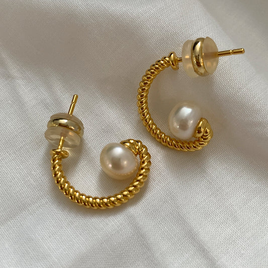 Elegant Vintage Woven Metal Pearl Earrings - Rare Visual Jewelry
