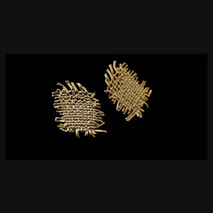 Hochmodische Ohrringe aus gewebtem Metall