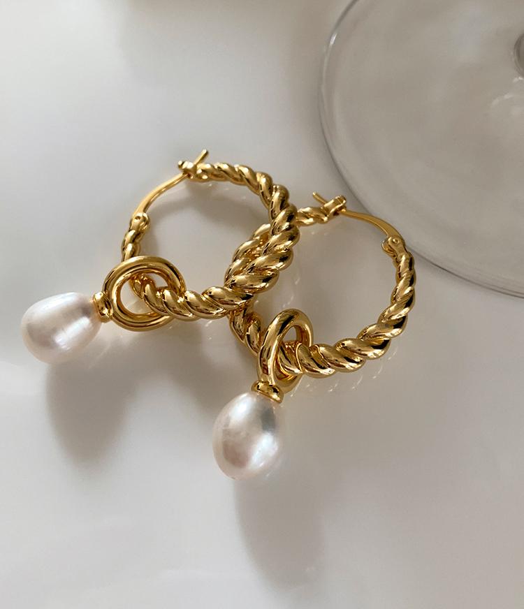 Retro Baroque Pearl Twisted Earrings