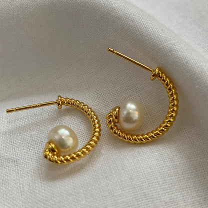 Elegant Vintage Woven Metal Pearl Earrings - Rare Visual Jewelry