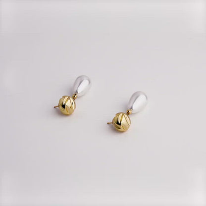 Gentle Pearl Pendant Earrings